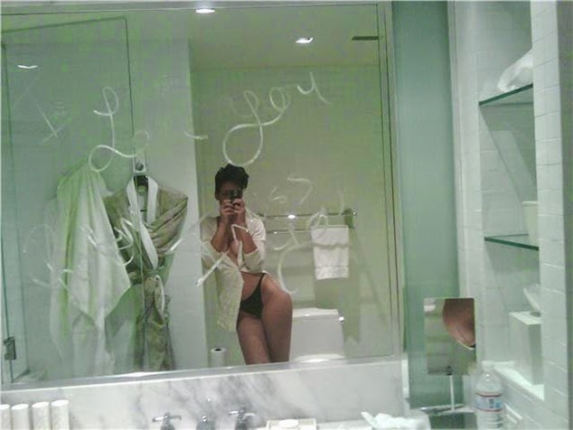 Rihanna nude 25
